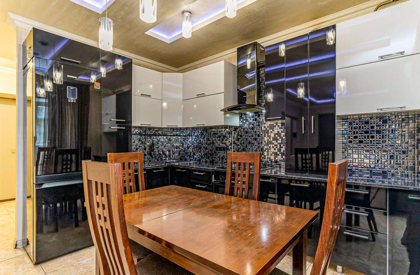 Ваш новый дом ждёт Вас в тёплом и живописном уголке Краснодара  
 
Представьте себе жизнь в идеальной квартире, где каждый уголок вдохновляет и дарит ощущение настоящего комфорта. Именно такую квартиру мы предлагаем Вам приобрести в популярном и развивающемся микрорайоне Любимово. 
 
 Преимущества к