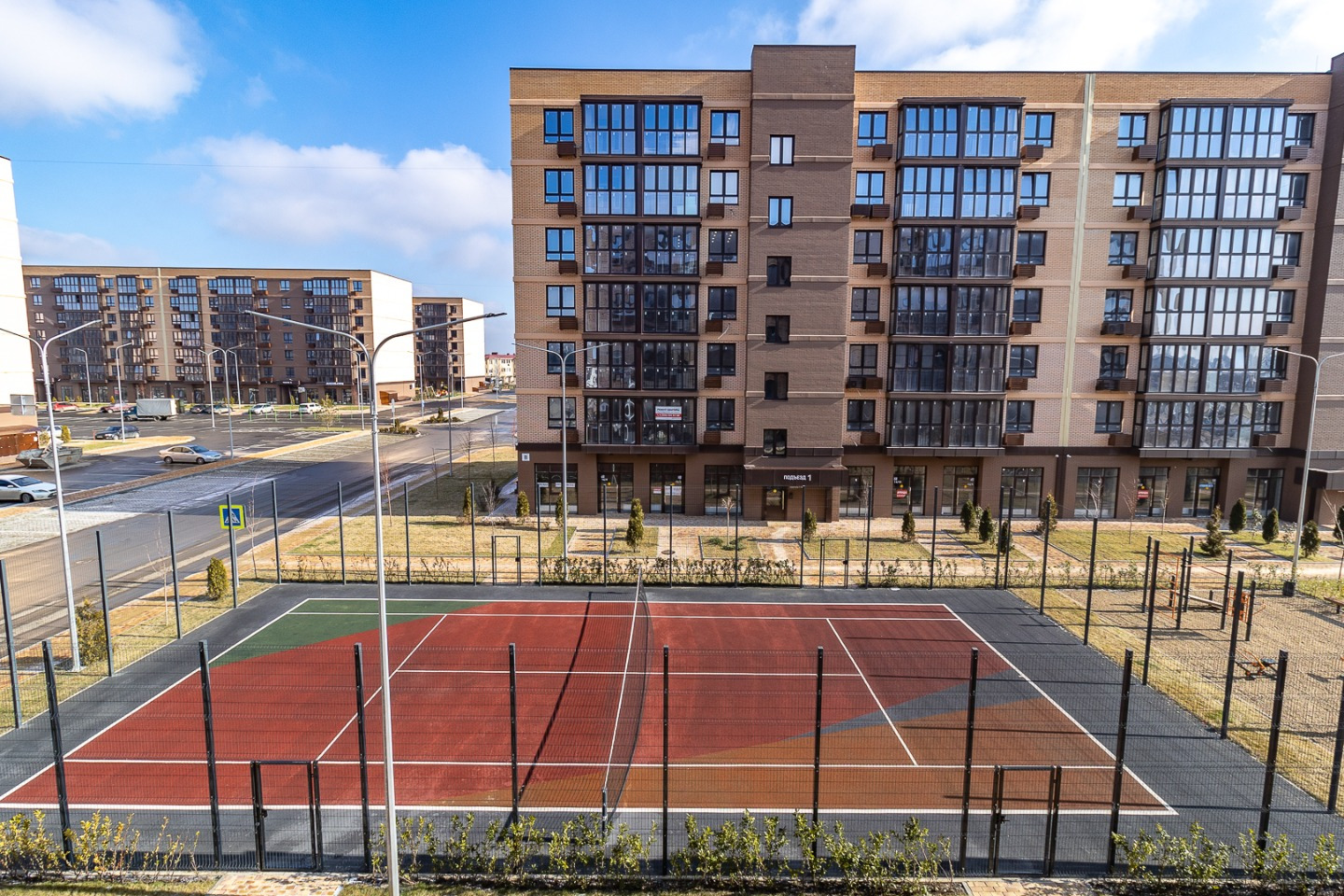 🏡 Продаю просторную квартиру в современном жилом комплексе новой локации города!
Идеальный вариант для тех, кто ценит комфорт, тишину и современное окружение. Дом сдан, ключи на руках. Квартира готова к воплощению ваших дизайн-проектов.
🌟 О КВАРТИРЕ:
Планировка: Эргономичная, без лишних коридоров.
С