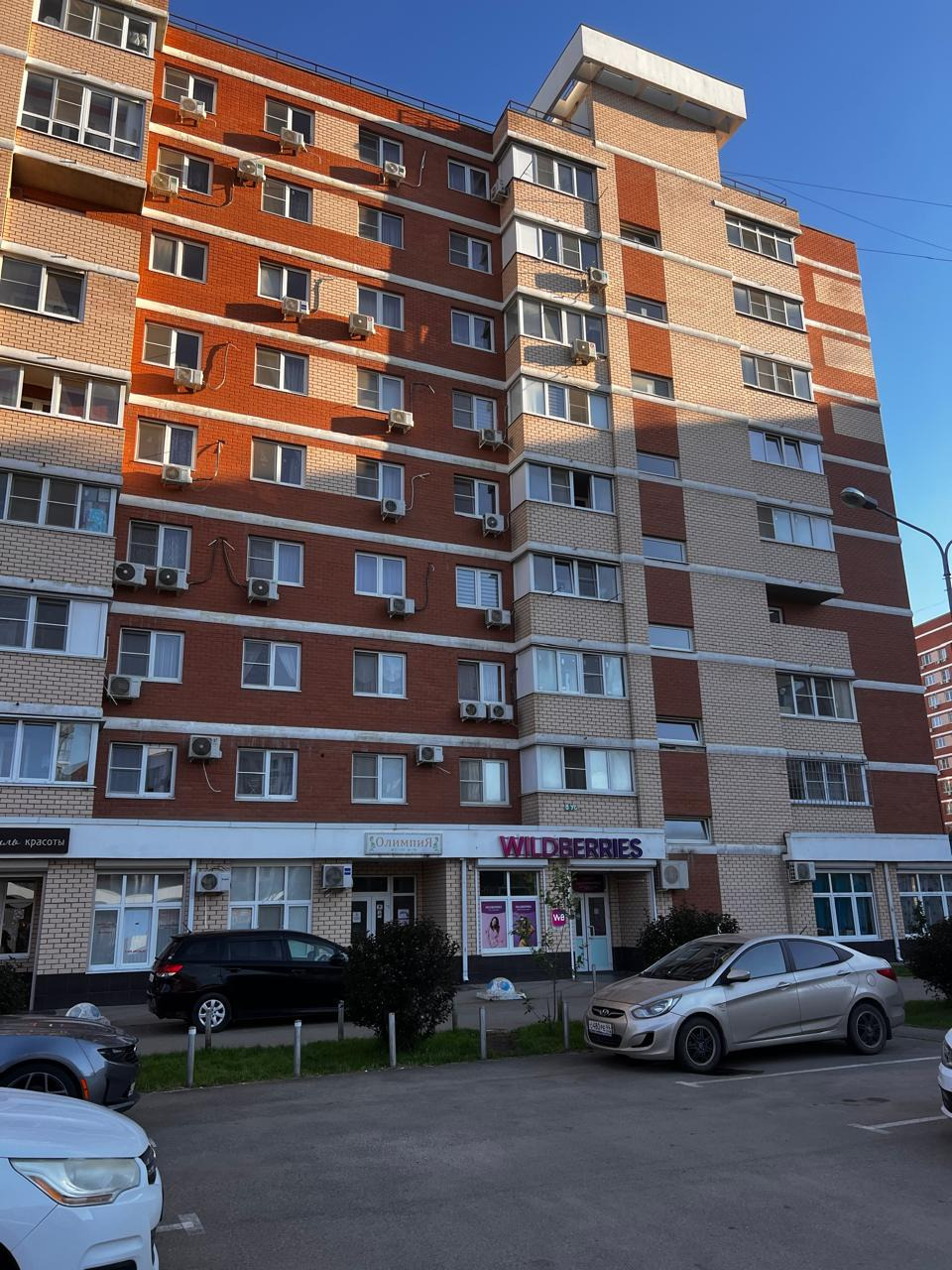 Сдается уютная квартира в долгосрочную аренду!


Квартира полностью укомплектована мебелью и техникой, что делает её готовой к немедленному заселению.


Преимущества:

- Закрытая территория: Безопасность и комфорт.

- Развитая инфраструктура

- Все необходимое под рукой: На первом этаже дома располо