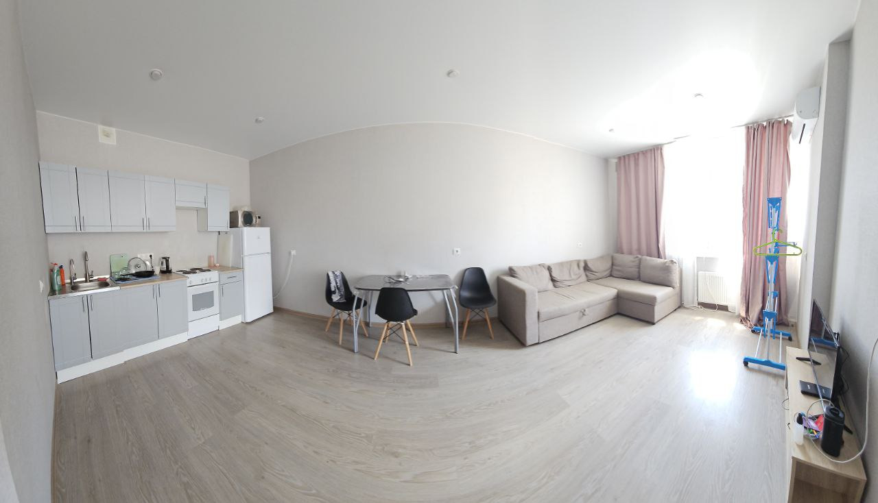 🏡 Продается просторная 1-комнатная квартира в самом сердце ГМР (Краснодар)!
Идеальный вариант для тех, кто ищет квартиру «заезжай и живи».
 Не требует никаких вложений — качественный ремонт, вся мебель и техника остаются новым владельцам.
📐 О КВАРТИРЕ:
Площадь: 43.4 м² (просторная для одной комнаты)