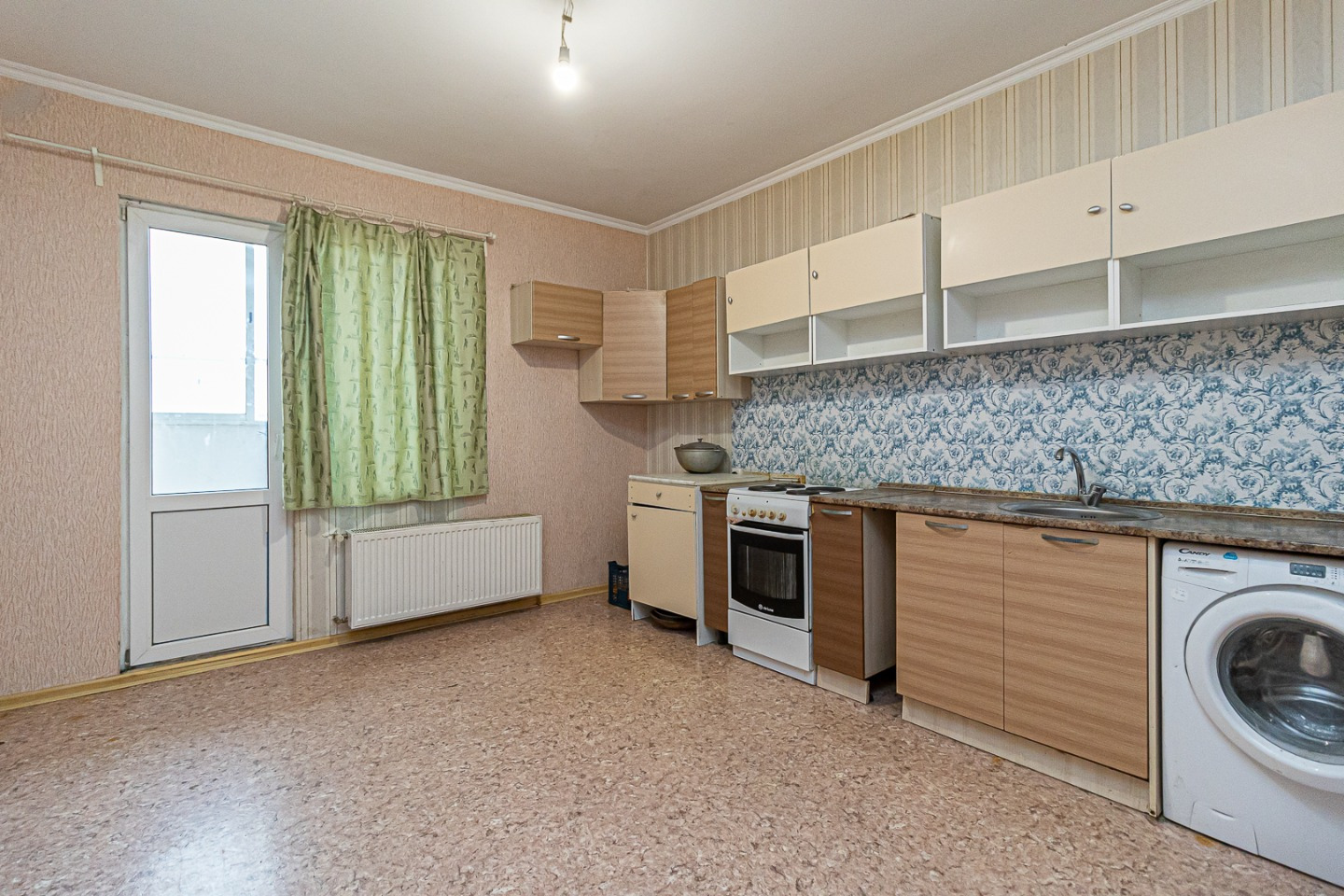 ? Ваша идеальная квартира на высоте 18 этажа!
Вы мечтали о собственном уютном уголке, где комфорт и удобство важнее всего?
Эта светлая и просторная  квартира идеально подойдет для вас!
? Ключевые характеристики:
Площадь: 67 кв.м — достаточно места для жизни и отдыха.
Этаж: 18 из 18 — отличный вид из