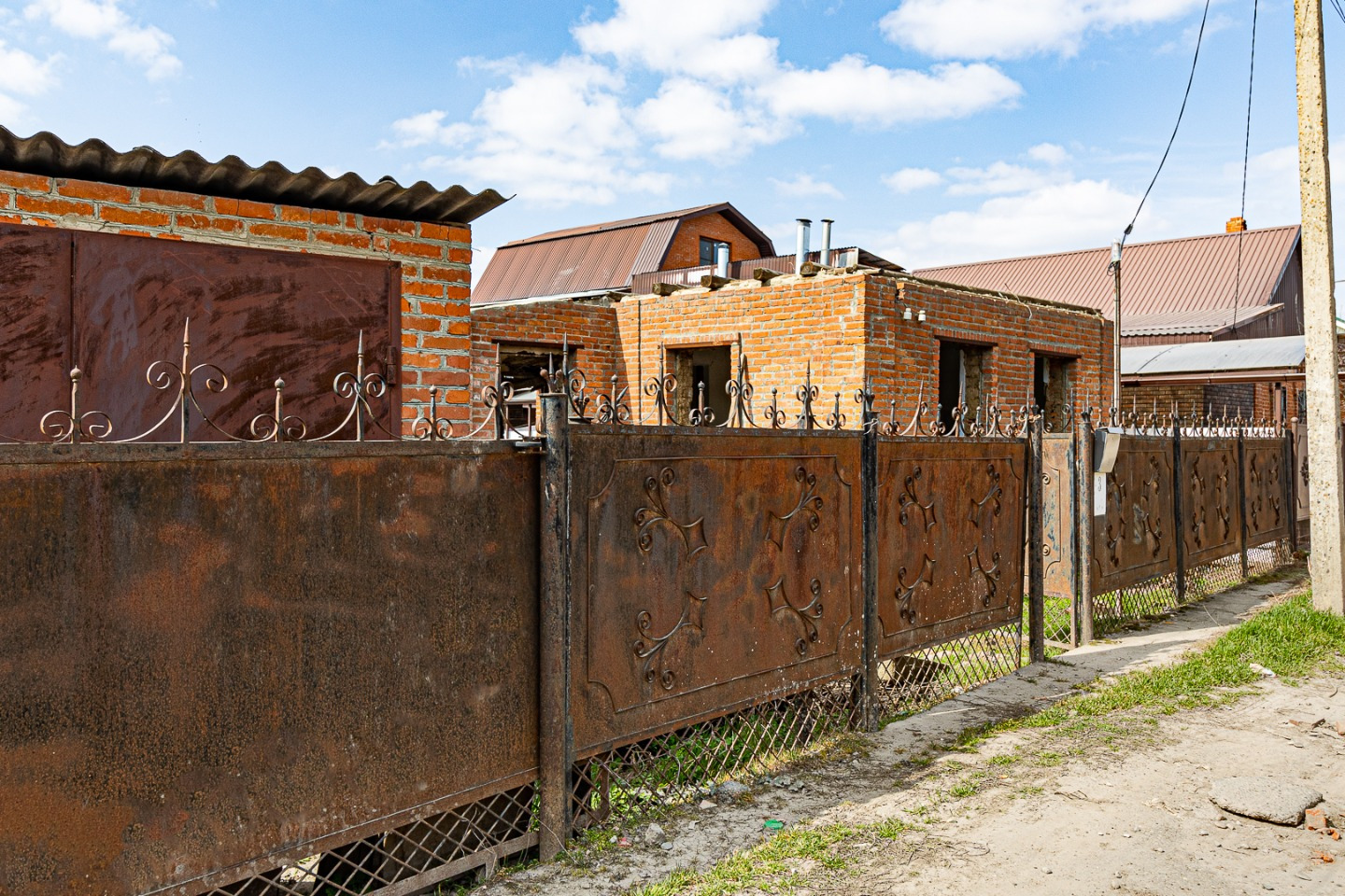 Продаётся земельный участок в лучшей локации города Краснодара

Ищете идеальное место для комфортной жизни в Краснодаре? Представляем вашему вниманию отличный земельный участок, расположенный в одной из лучших локаций города.

Основные характеристики:

Участок 4,1 сотки, фасад 16 метров, в собственн