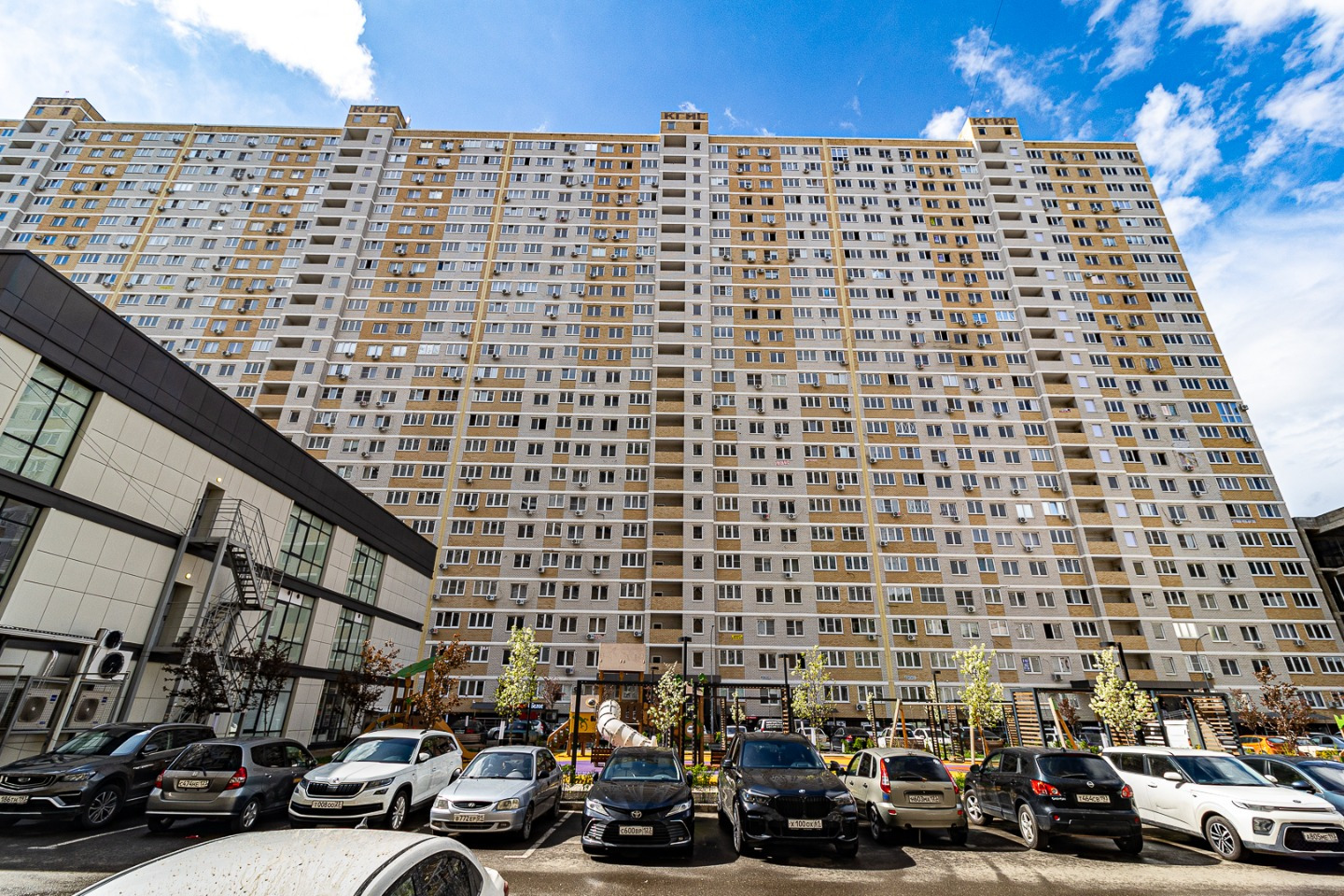 🏡 О КВАРТИРЕ
Продается комфортная квартира площадью 37 м² в престижной Западной части города.
Идеальный вариант для молодой семьи, студентов или под инвестицию (высокий спрос на аренду в этом районе).
Планировка: Правильная форма, нет лишних коридоров, полезная площадь используется на 100%.
Этаж: 14