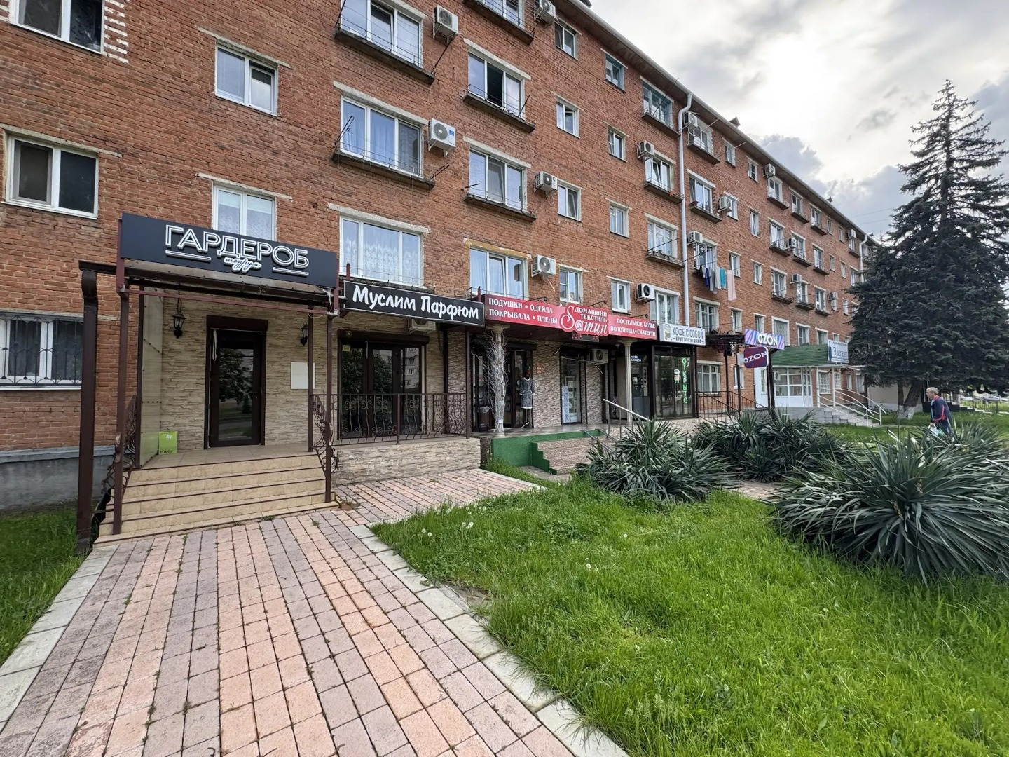 ? Сдаётся в аренду помещение свободного назначения (ПСН) площадью 30 м² в центре города!
? Локация:
Помещение расположено в центре города, в окружении большого жилого массива. Такая локация гарантирует вам непрерывный поток клиентов и высокую проходимость с первого дня работы.
✨ О помещении:
Площадь